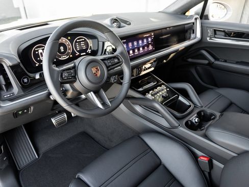 Certified 2026 Porsche Cayenne S AWD/4WD image 4