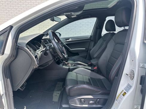 Used 2018 Volkswagen Golf 4-Door image 12