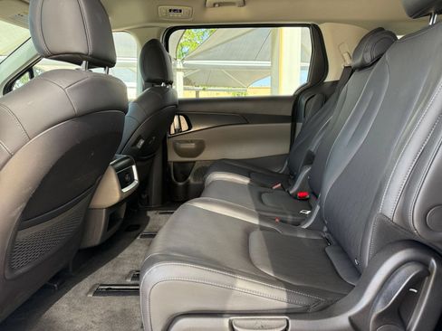 Used 2026 Kia Carnival FWD image 28
