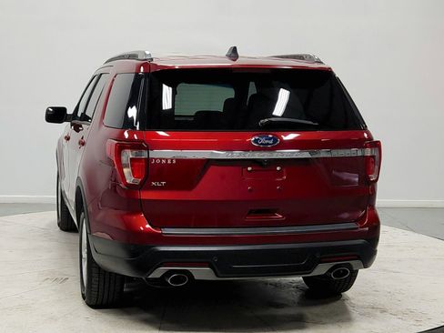 Used 2018 Ford Explorer XLT image 6