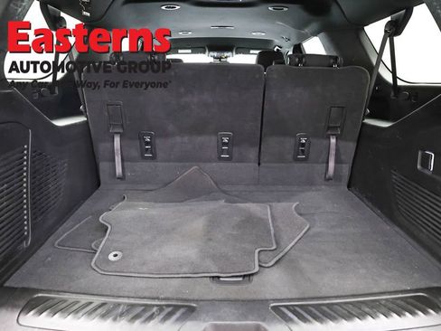 Used 2023 Chevrolet Suburban LS RWD image 9