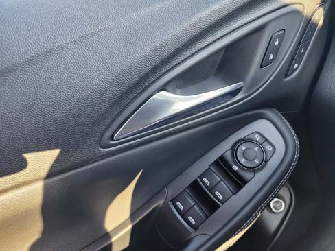 Used 2022 Buick Encore GX Essence w/ Experience Buick Package image 18