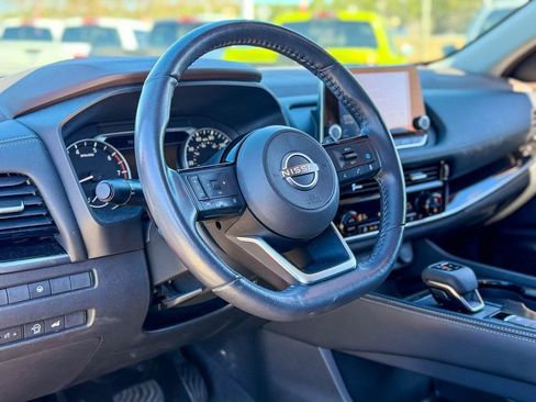 Used 2023 Nissan Rogue SL image 18