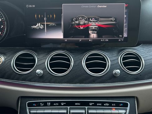 Used 2018 Mercedes-Benz E 300 image 24