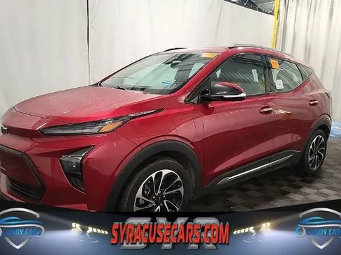 Used 2023 Chevrolet Bolt EUV Premier w/ Sun & Sound Package FWD image 1
