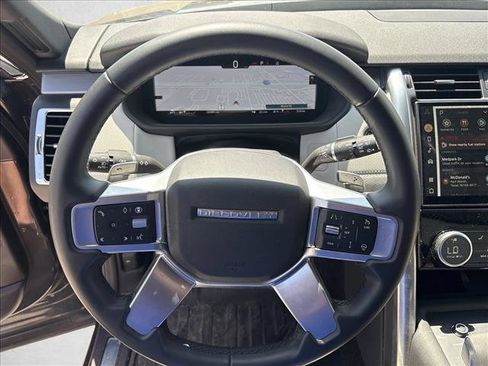 Used 2024 Land Rover Discovery Dynamic SE AWD/4WD image 12