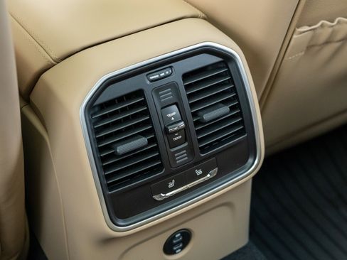 New 2026 Porsche Macan GTS image 38