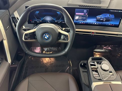 Used 2024 BMW iX xDrive50 w/ Premium Package AWD/4WD image 33