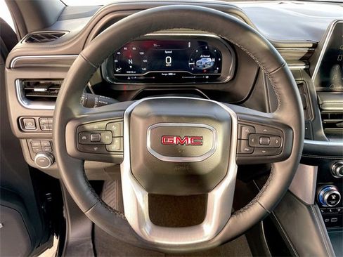 Used 2024 GMC Yukon XL SLT w/ SLT Luxury Package image 14