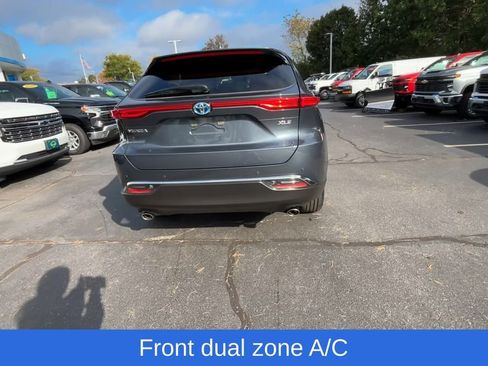 Used 2024 Toyota Venza XLE image 3