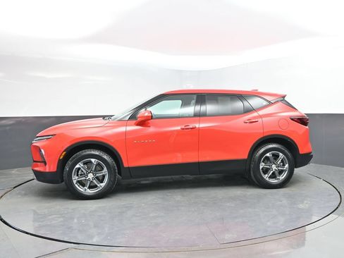 Used 2025 Chevrolet Blazer LT FWD image 6