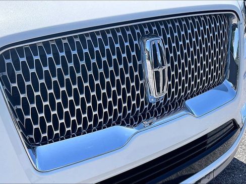 Used 2021 Lincoln Navigator Reserve w/ Luxury Package AWD/4WD image 32