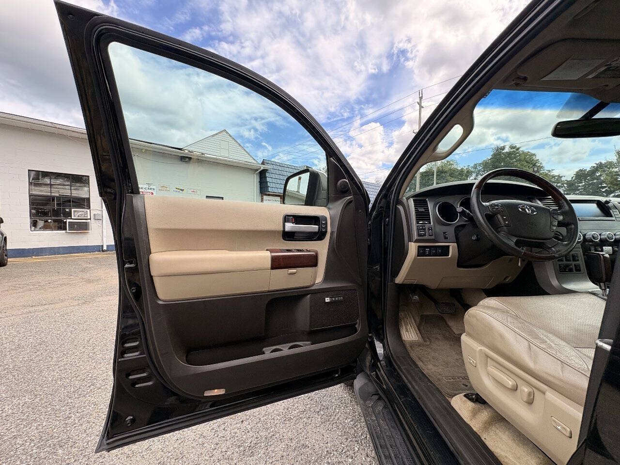 Used 2011 Toyota Sequoia Platinum AWD/4WD image 14
