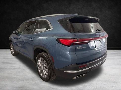 Used 2025 Buick Enclave Preferred image 9