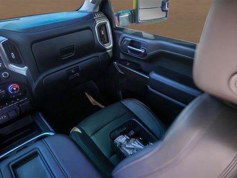 Used 2022 Chevrolet Silverado 2500 LT w/ Convenience Package image 27