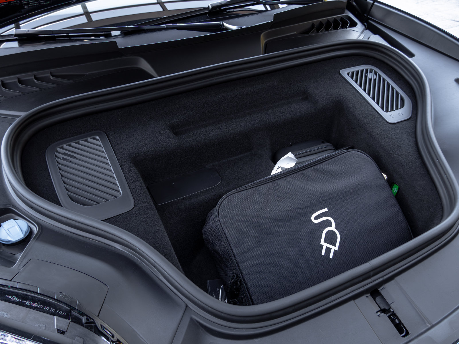 Certified 2025 Porsche Macan 4 Electric AWD/4WD image 59