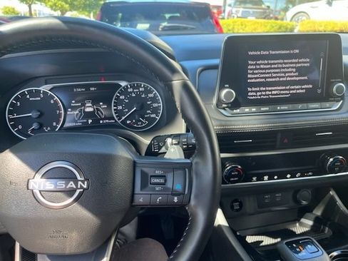 Used 2025 Nissan Rogue SV FWD image 25