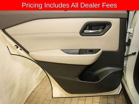Certified 2023 Nissan Rogue SV w/ SV Premium B Package FWD image 11