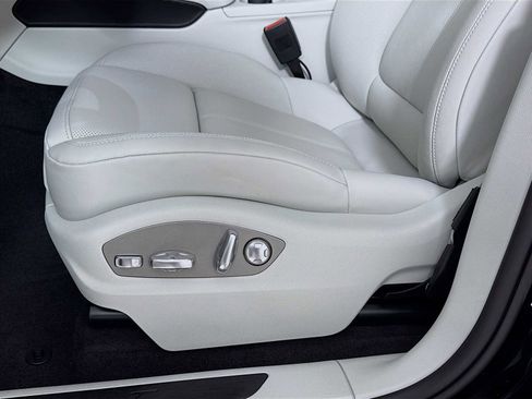 New 2026 Porsche Macan Turbo AWD/4WD image 13