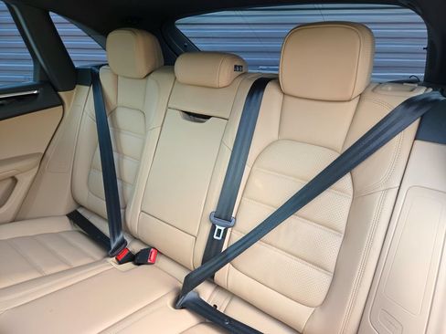 Certified 2026 Porsche Macan AWD/4WD image 16