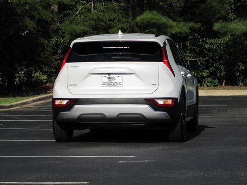 Used 2024 Kia Niro LX FWD image 5