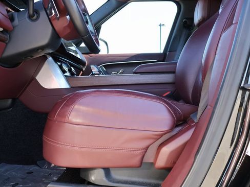 Used 2023 Land Rover Range Rover SE image 36