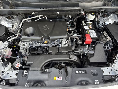 Used 2019 Toyota RAV4 LE w/ Carpet Mat Package FWD image 32