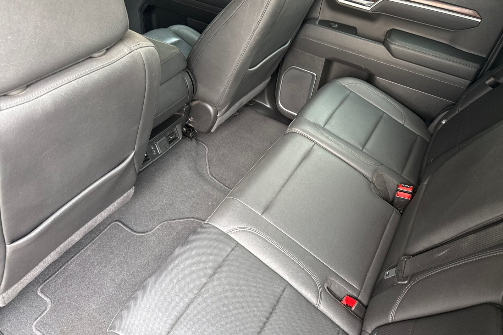 Used 2025 GMC Sierra 1500 SLT AWD/4WD image 13