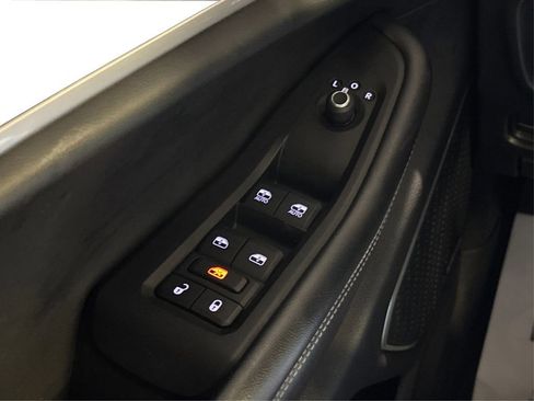 Used 2021 Jeep Grand Cherokee L Limited AWD/4WD image 36