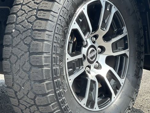 Used 2023 Nissan Titan SV w/ SV Convenience Package image 8