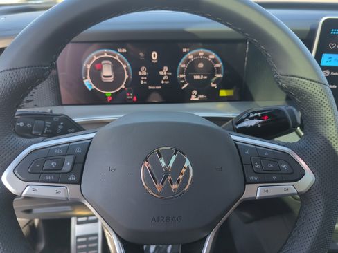 New 2026 Volkswagen Tiguan SE R-Line image 9