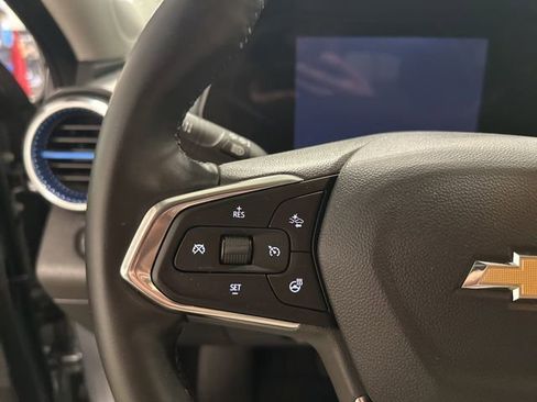 Used 2025 Chevrolet Trax LT w/ LT Convenience Package FWD image 16