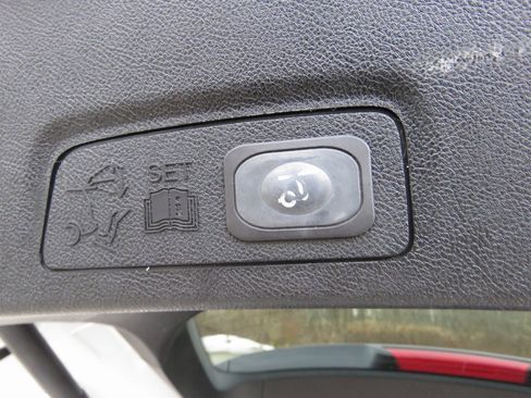 Used 2017 Lincoln MKC Reserve w/ Lincoln MKC Climate Package image 18