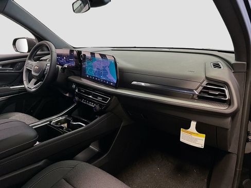 New 2025 Chevrolet Traverse LT image 30