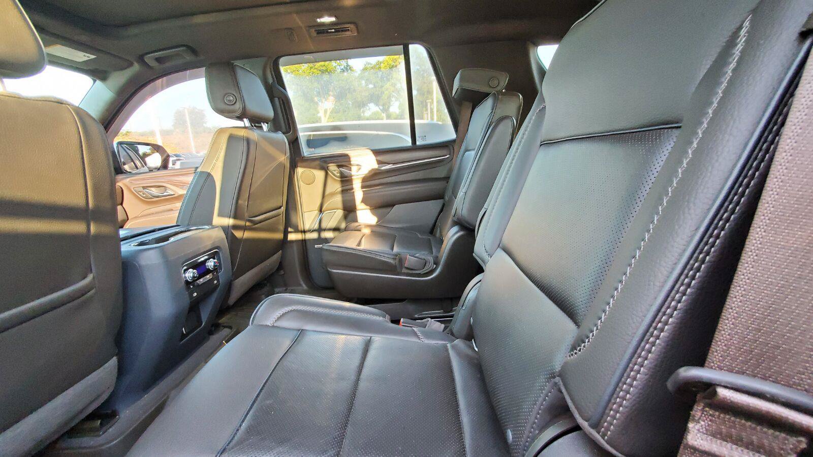 Used 2021 GMC Yukon Denali w/ Denali Premium Package AWD/4WD image 5