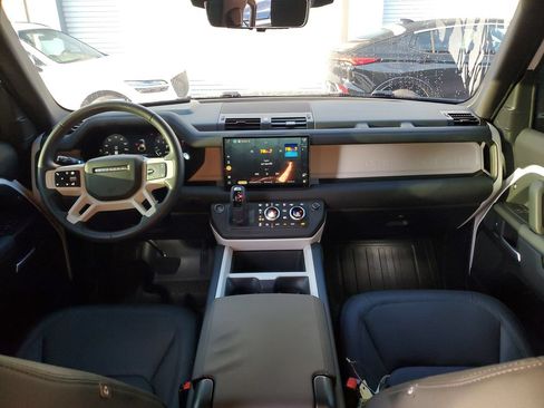 Used 2025 Land Rover Defender 110 X-Dynamic SE AWD/4WD image 12