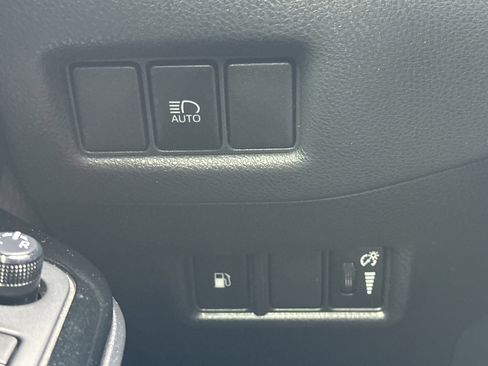 Used 2019 Toyota C-HR XLE image 30