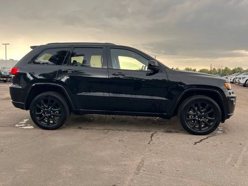 Used 2021 Jeep Grand Cherokee Laredo X AWD/4WD image 7
