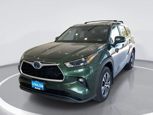 Used 2023 Toyota Highlander XLE AWD/4WD image 1