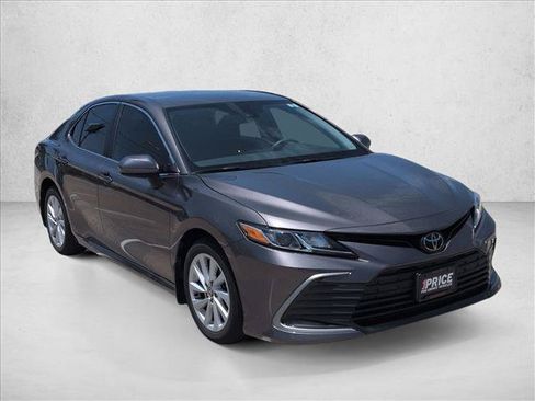 Used 2022 Toyota Camry LE FWD image 3