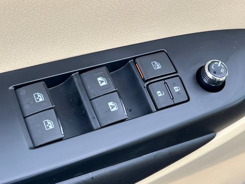 Certified 2019 Toyota Highlander XLE image 18