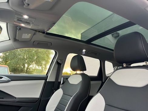 New 2025 Volkswagen Taos SEL image 20