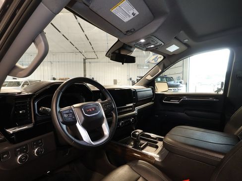 Used 2024 GMC Sierra 1500 Elevation w/ Elevation Premium Package AWD/4WD image 9