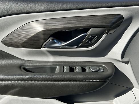 Used 2023 GMC Terrain SLE image 23