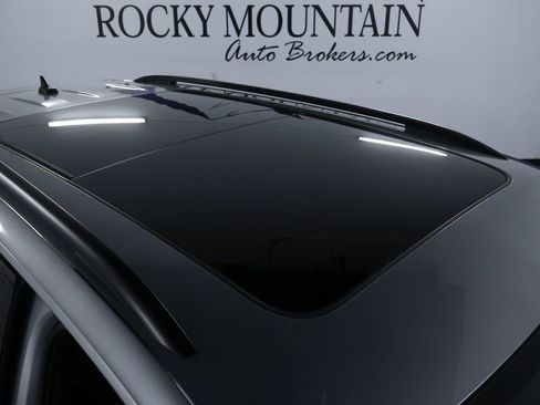 Used 2021 Volkswagen Tiguan SE R-Line w/ 3rd Row Seat Package image 13