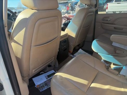 Used 2014 Cadillac Escalade Luxury image 14