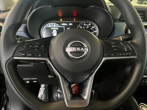 Used 2025 Nissan Versa SV image 28