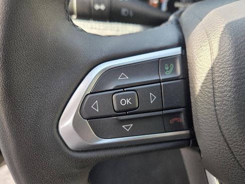 Used 2025 Jeep Compass Latitude image 35