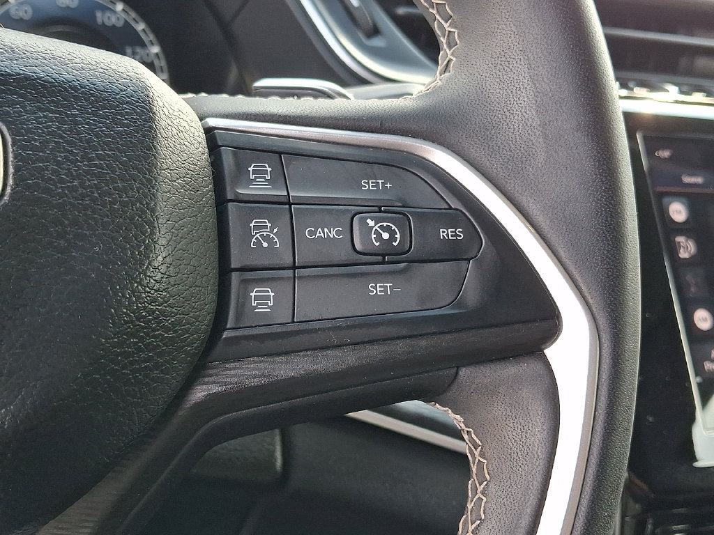 Certified 2023 Jeep Grand Cherokee Laredo X AWD/4WD image 22