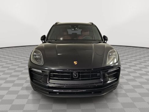 Used 2024 Porsche Macan AWD/4WD image 3